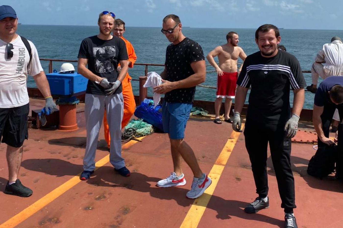 Часть экипажа судна INDA вернулась домой. Metro выяснило, что происходило на борту танкера