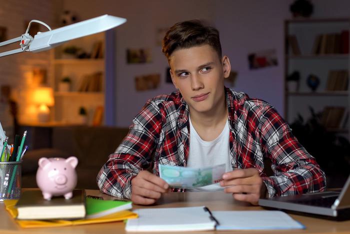 Деньги на образование ребёнка с неба не упадут – эксперт подсказал, как решить проблему