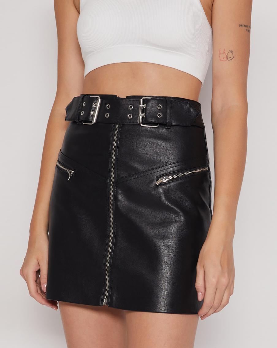 Юбка из экокожи Zolla (2299 руб.).