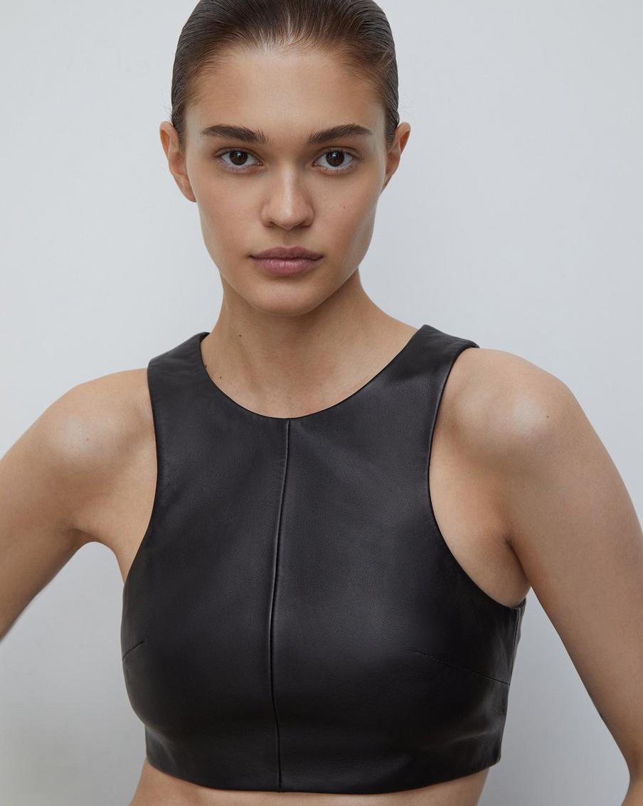 Топ из натуральной кожи 12Storeez (29 980 руб.).