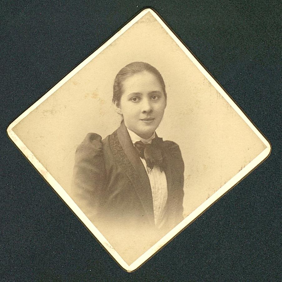 Фотография. Мамонтова Вера С. Вена. 1890-е.