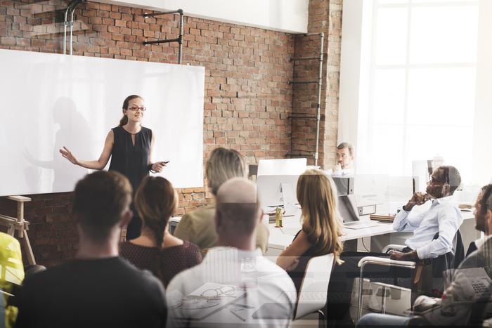 Что принимают сотрудники в офисе в день по чайной ложке, или почему учёбу отменять не стоит