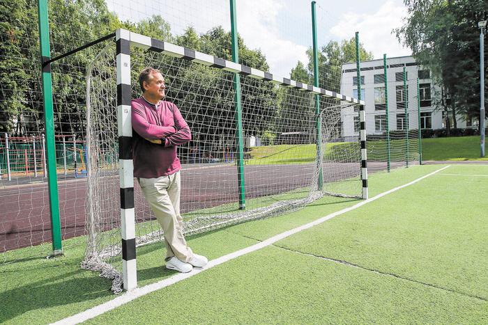 Звезда советского хита "Маленькая Вера" рассказал Metro о своём детстве