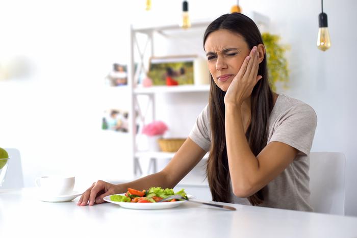 Если заболели зубы, срочно обращайтесь к врачу. Иначе пульпит и кариоз разрушат вашу улыбку