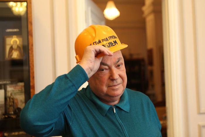 Строительная сфера не только обеспечивает россиян новыми квартирами и социальными объектами, но и гарантирует им рабочие места