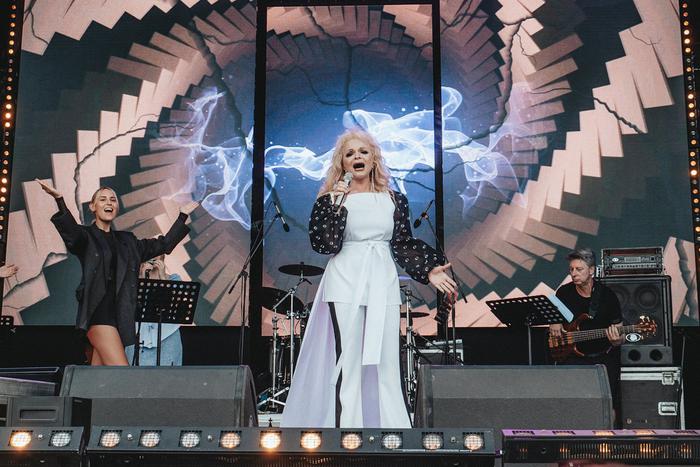 На фестивале в Крыму выступили Баста, Лолита и Лариса Долина. Узнали у звёзд секреты интервального голодания и джазотерапии