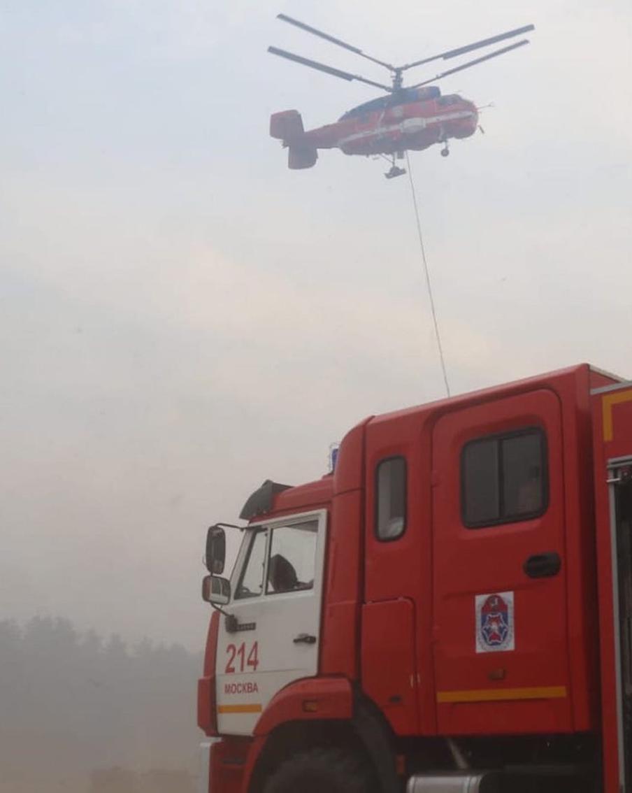 Москвичи дышат гарью из-за пожаров в Рязанской области. Неприятный запах может продержаться ещё две недели