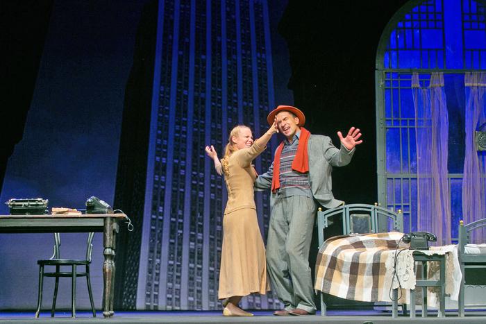 Моспром рассказал о поисках любви двух одиночек в мегаполисе