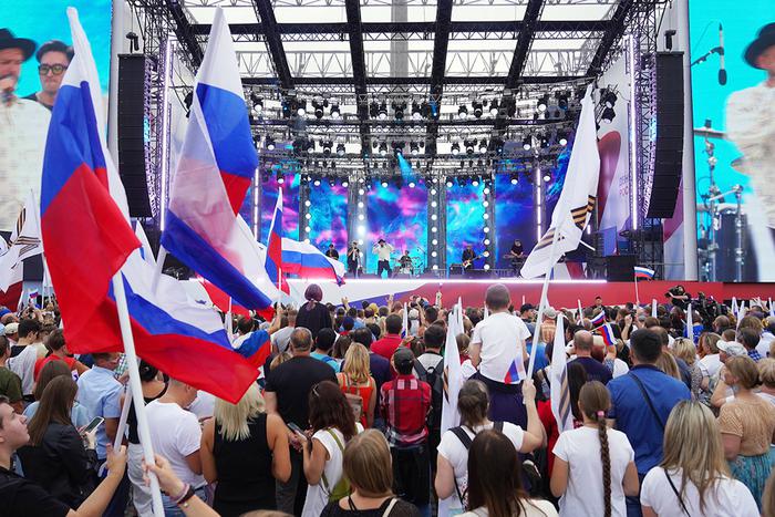 В День государственного флага Москва зажгла на рок-концерте