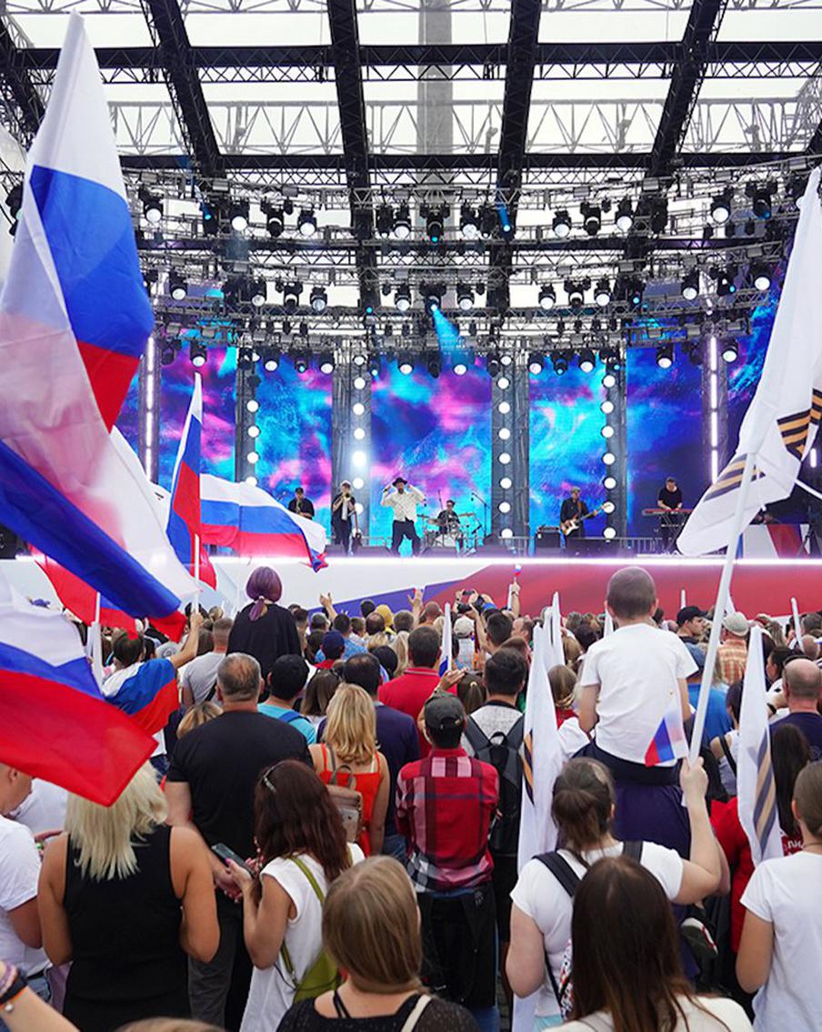 В День государственного флага Москва зажгла на рок-концерте