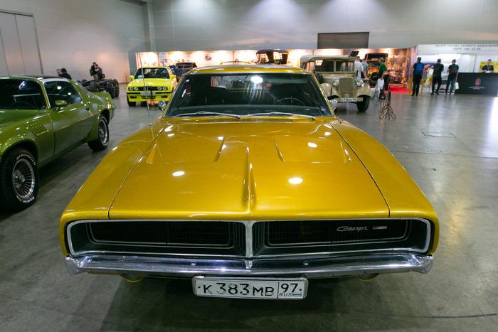 Эти машины действительно могут удивить В столице открылась выставка старинных машин