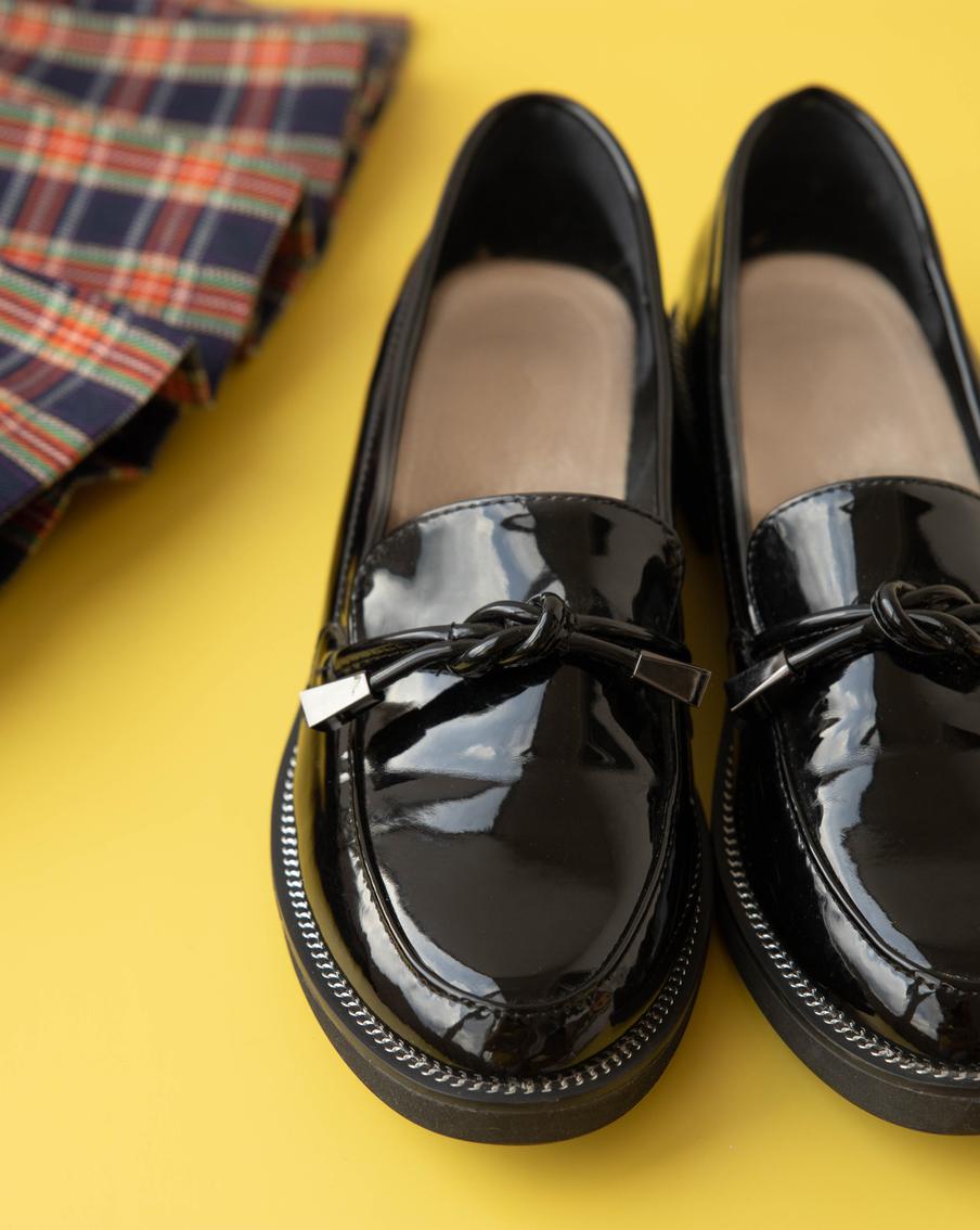 Клетчатые юбки и галстуки: что из школьного гардероба примерят взрослые