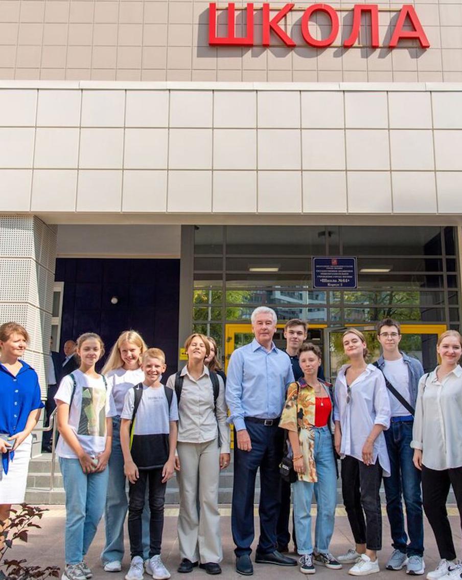 Сергей Собянин осмотрел новое здание школы в Кунцево. Старшеклассники будут учиться с комфортом