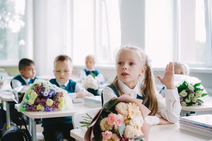 Перед походом в школу нервничают все: и дети, и родители. Психолог рассказала, как повлиять на эту ситуацию