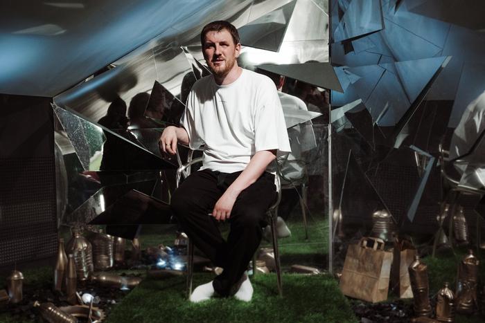 Художник поделился воспоминаниями из мгновений чужих жизней