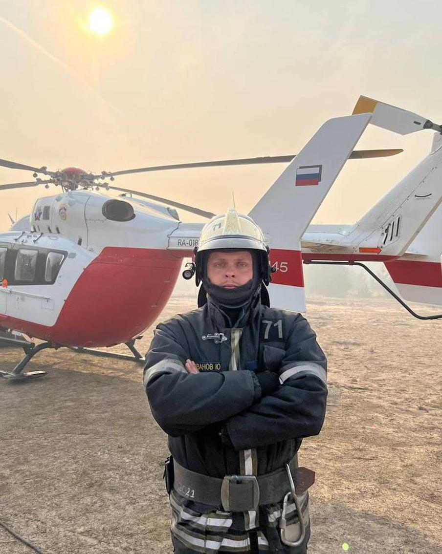 Московский пожарный тушит пожары в рязанских лесах. Спасатель рассказал Metro о своей командировке