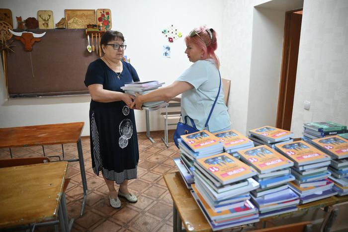 В Интернете набирают охранников в школы ДНР и ЛНР. Соискателям обещают бесплатный проезд и питание, а также солидную зарплату