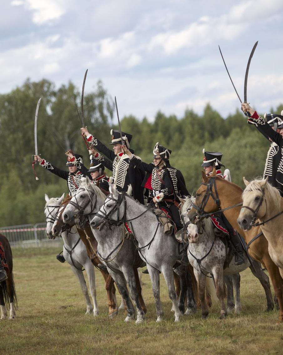 Ветераны реконструкции, дефиле "гражданских" и северные амуры: как прошла реконструкция к 210-летию Бородинской битвы