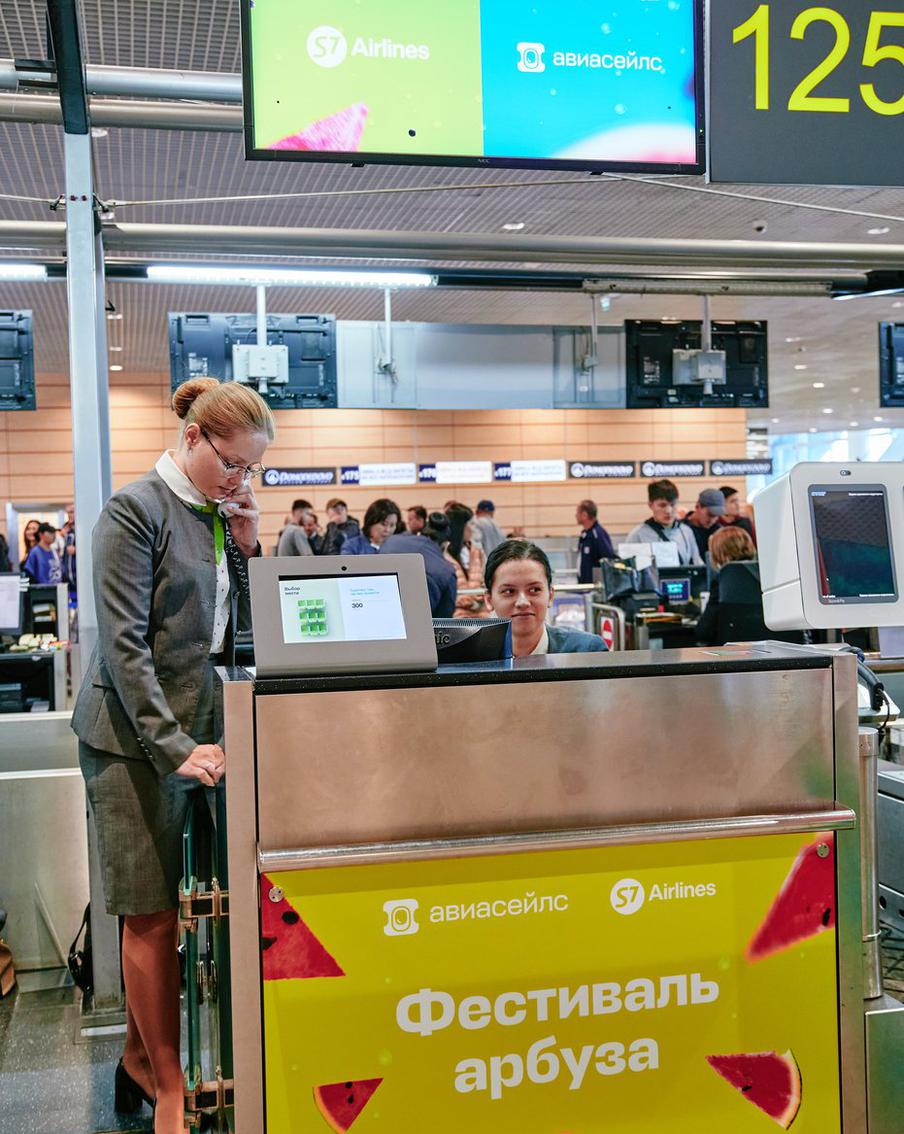 Установлен мировой рекорд по поеданию арбуза в небе