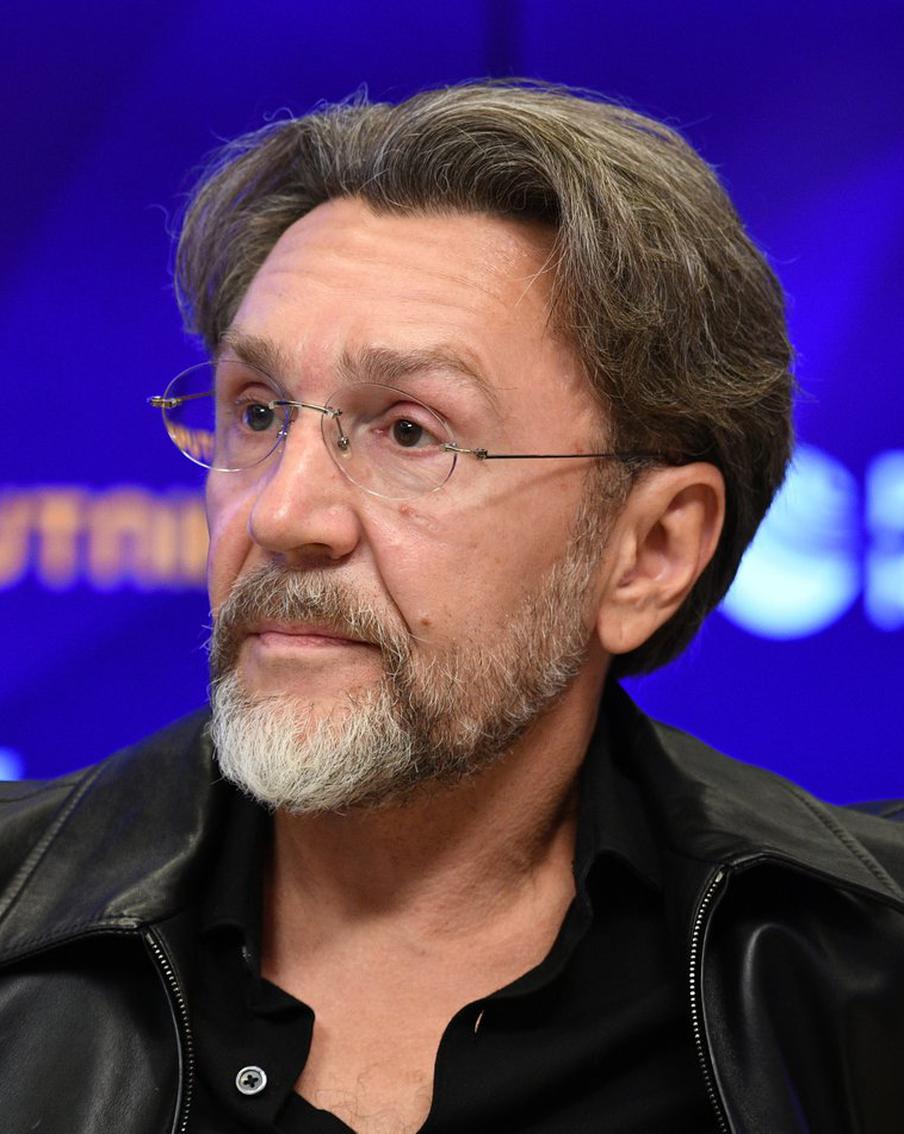 Перед большим концертом "Ленинграда" в "Лужниках" Шнуров раскрыл подробности своей личной жизни