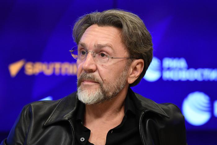 Перед большим концертом "Ленинграда" в "Лужниках" Шнуров раскрыл подробности своей личной жизни