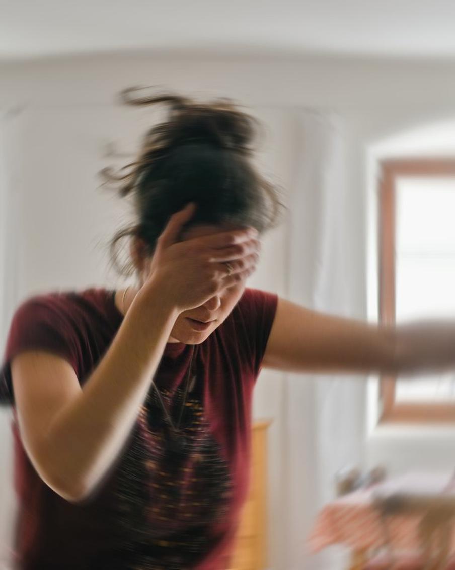 Некоторые, особенно неприятные мысли часто не дают нам покоя. И мы возвращаемся к ним снова и снова, а это вредно