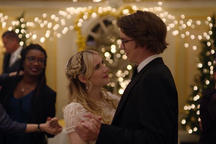 В прокат выходит "Ирония судьбы в Голливуде". Metro выяснило, насколько фильм похож на любимую всеми россиянами картину