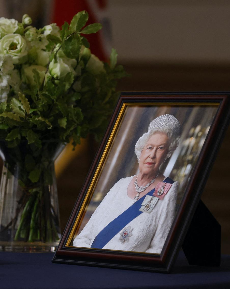 Состояние здоровья Елизаветы II всегда тщательно скрывалось. Но это не мешало западным СМИ строить свои предположения