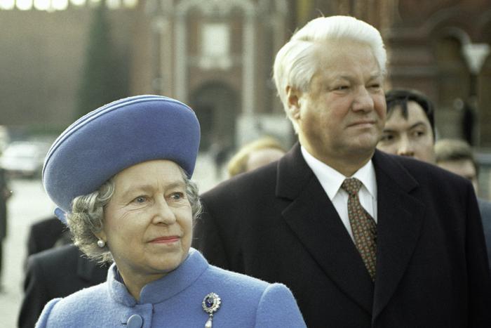 Королева Елизавета оказывала влияние на политику. И даже встречалась с первым президентом России