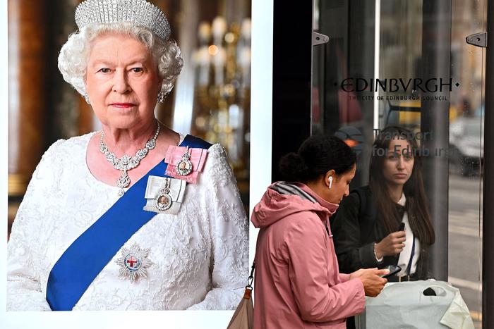 "Предпочла бы стать домохозяйкой, а не королевой": каким человеком была Елизавета Вторая