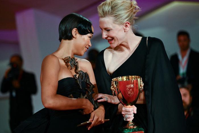 Девушка-людоед и друзья, ставшие врагами. Какие фильмы отметили призами в Венеции