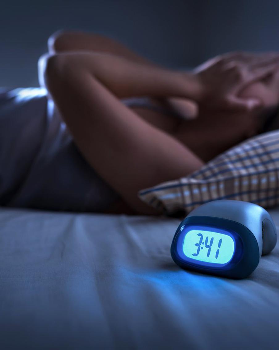 Иногда во сне люди начинают скрежетать зубами. Что скрывается за этим слегка пугающим действием?