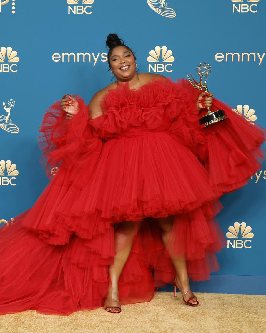 Самые стильные и провальные наряды с церемонии вручения премии "Эмми"-2022