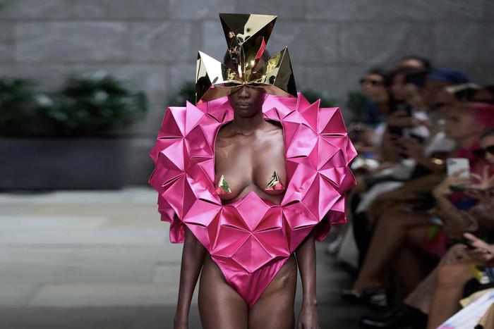 7 самых ярких показов на неделе моды в Нью-Йорке