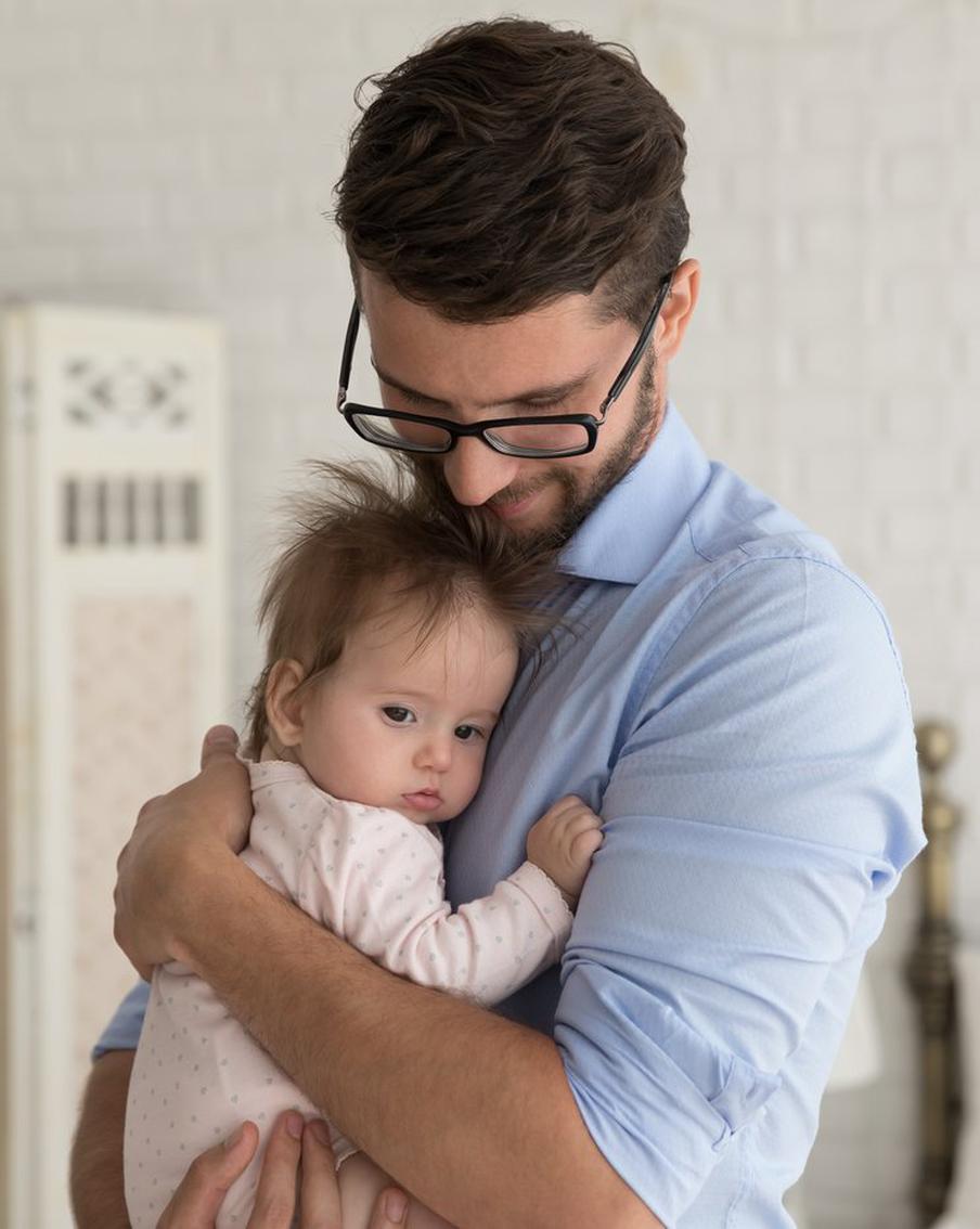 Учёные пришли к выводу, что с рождением детей наш мозг уменьшается. Но только временно и только для пользы дела