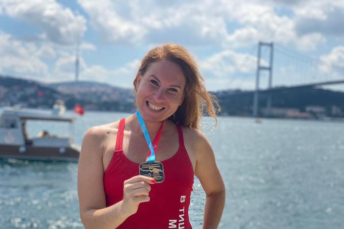 Переплыть Босфор, чтобы сказать себе: "Я могу всё!". Директор музея из Кузьминок рассказала историю о преодолении страха