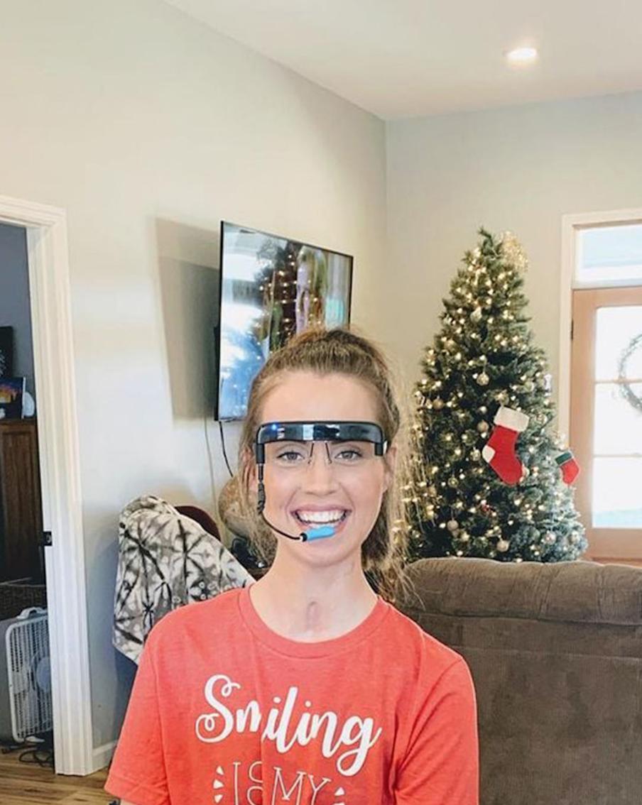 Новый гаджет позволит пользоваться смартфоном даже тем, у кого нет рук