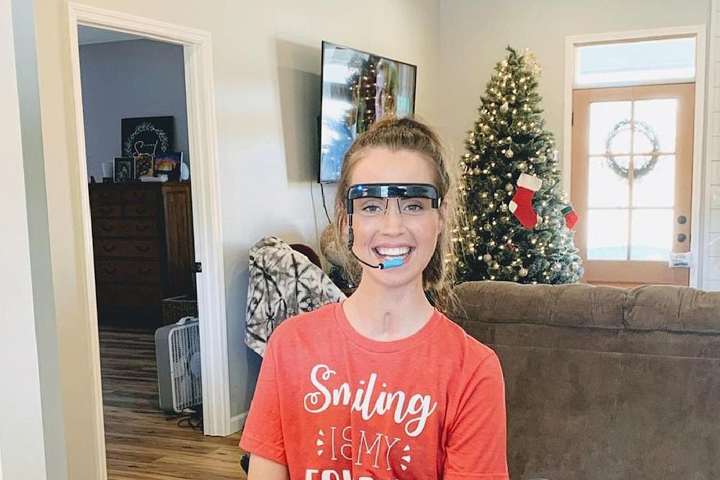 Новый гаджет позволит пользоваться смартфоном даже тем, у кого нет рук