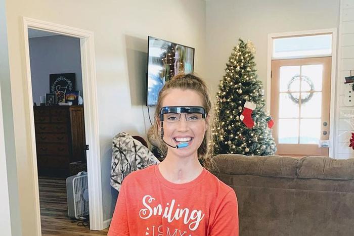 Новый гаджет позволит пользоваться смартфоном даже тем, у кого нет рук