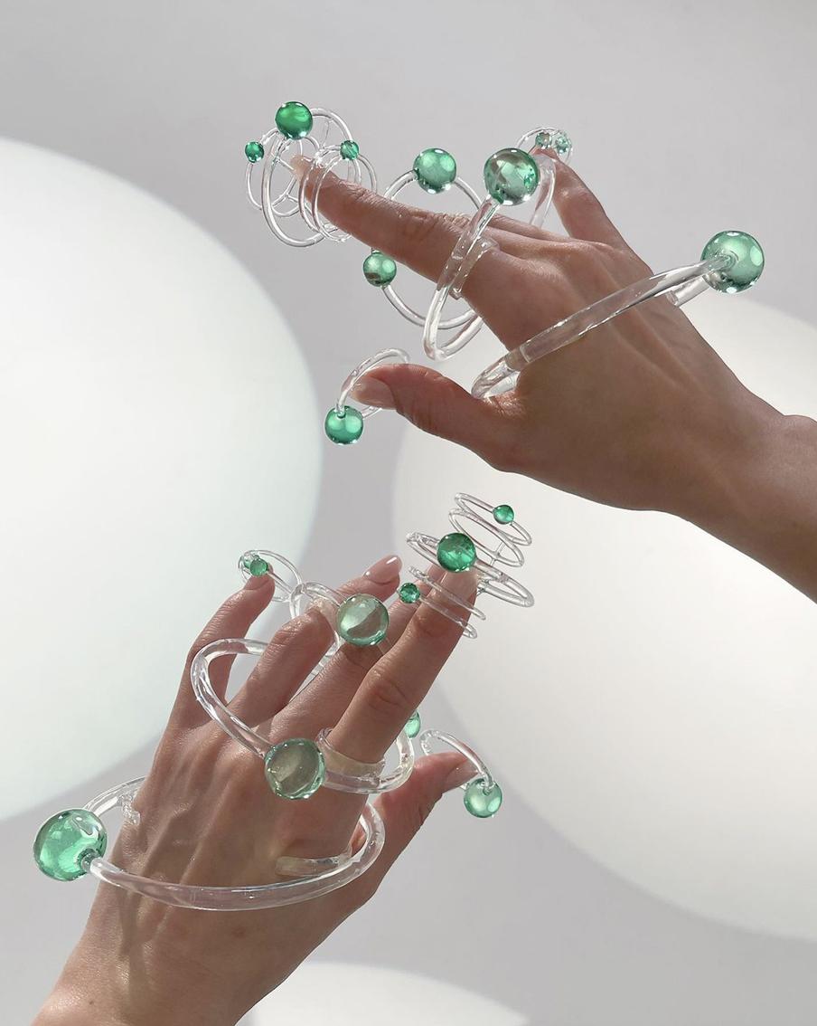 Работа Томое Накагава.