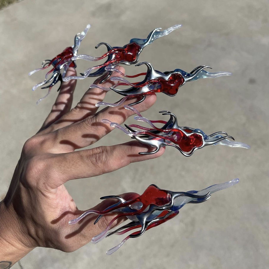 Работа Томое Накагава.