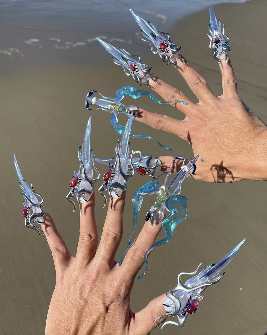 Работа Томоэ Накагава.