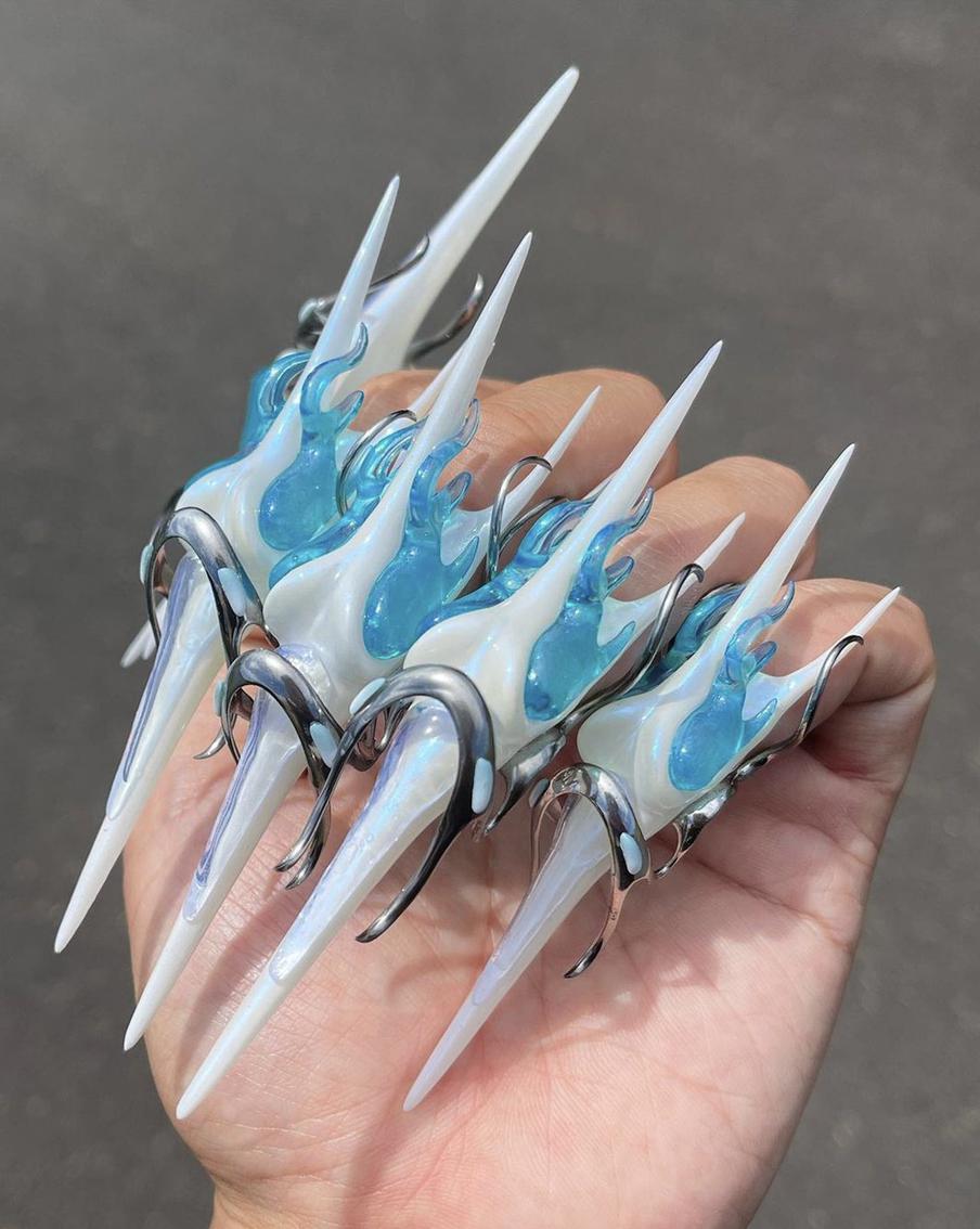 Работа Томое Накагава.