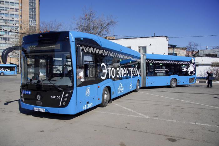 Электротранспорт со временем становится всё более комфортным, а москвичи постепенно привыкают к нему