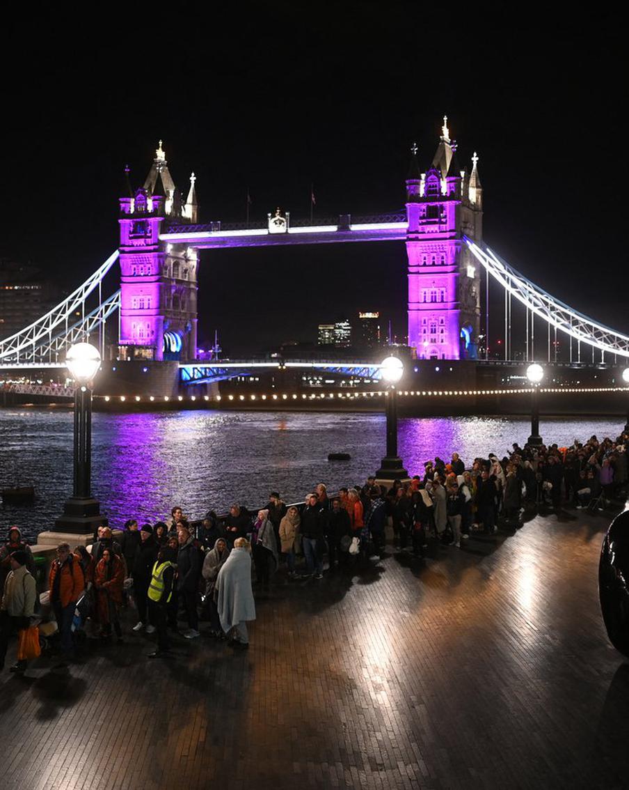 В траурной очереди нашли друзей и первую любовь