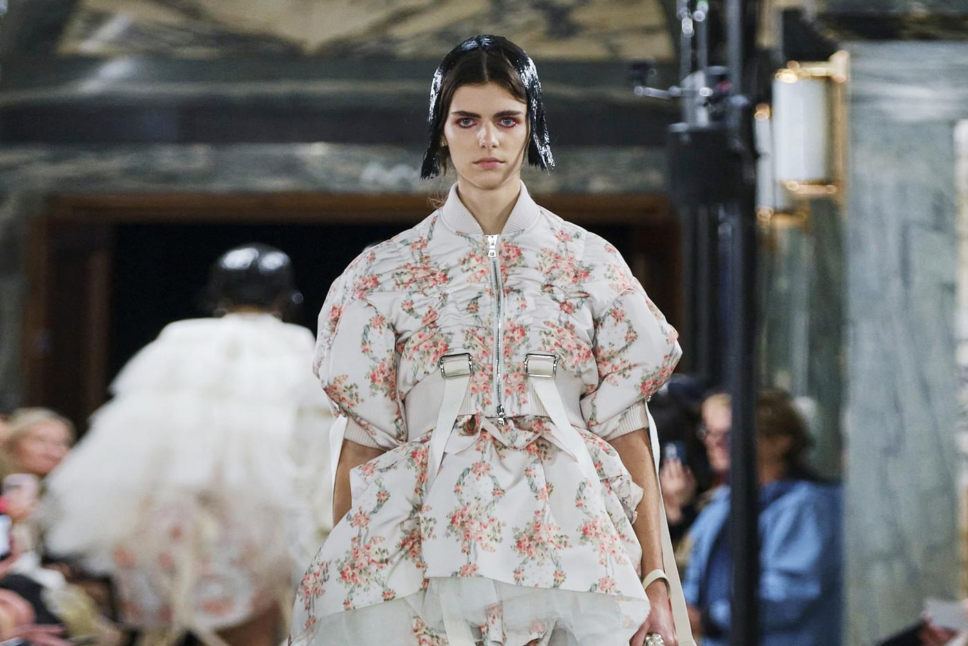 Викторианскую эпоху, акватику и пакет с рыбкой показали на Неделе моды в Лондоне