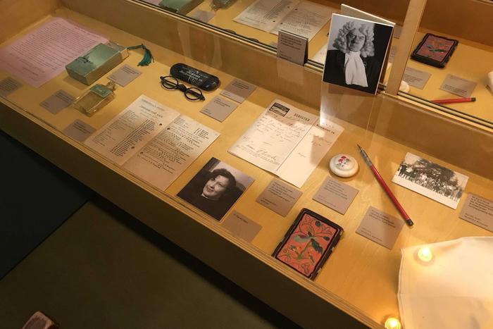 Булгаков перевоплотился в председателя суда: в столице открылась выставка "Мхатчики"