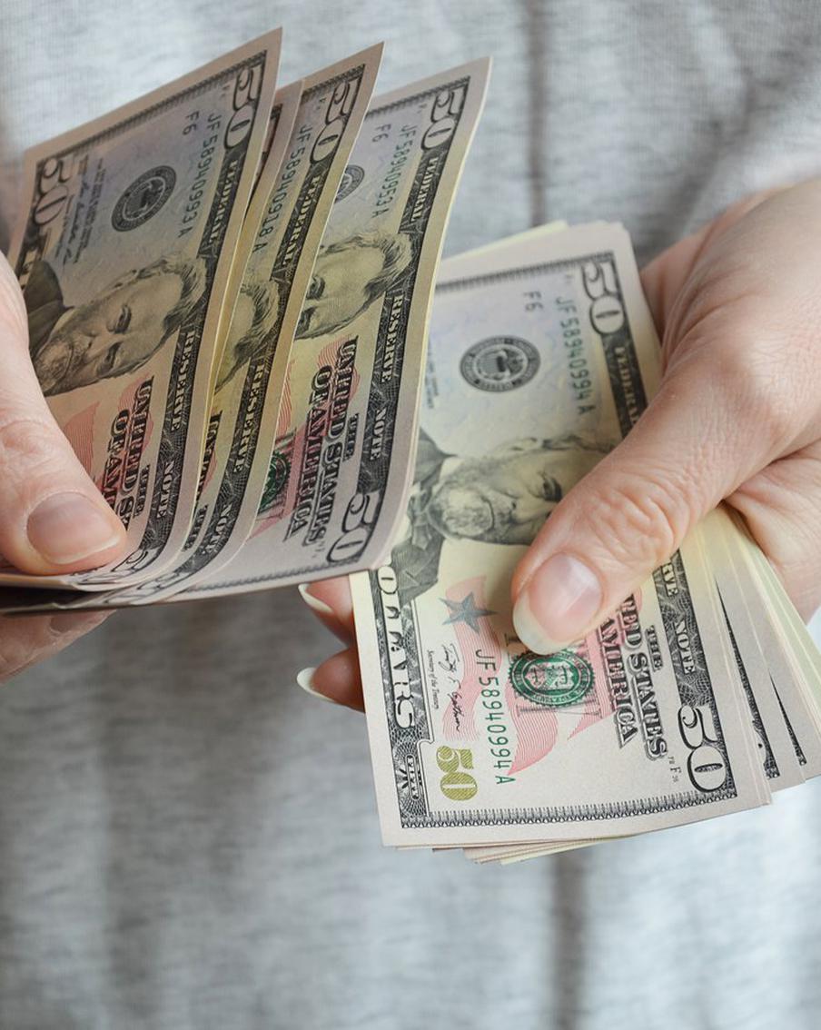 Если предположить: что будет, если в России отменят доллар?