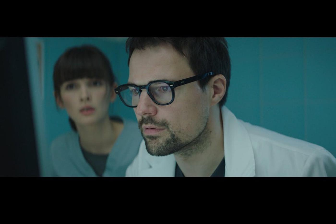 Данила Козловский в сериале "13 клиническая".