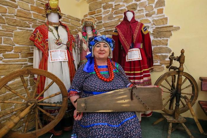 В каждом звуке - пение птиц и шорох листьев. На каких необычных инструментах играют в деревнях